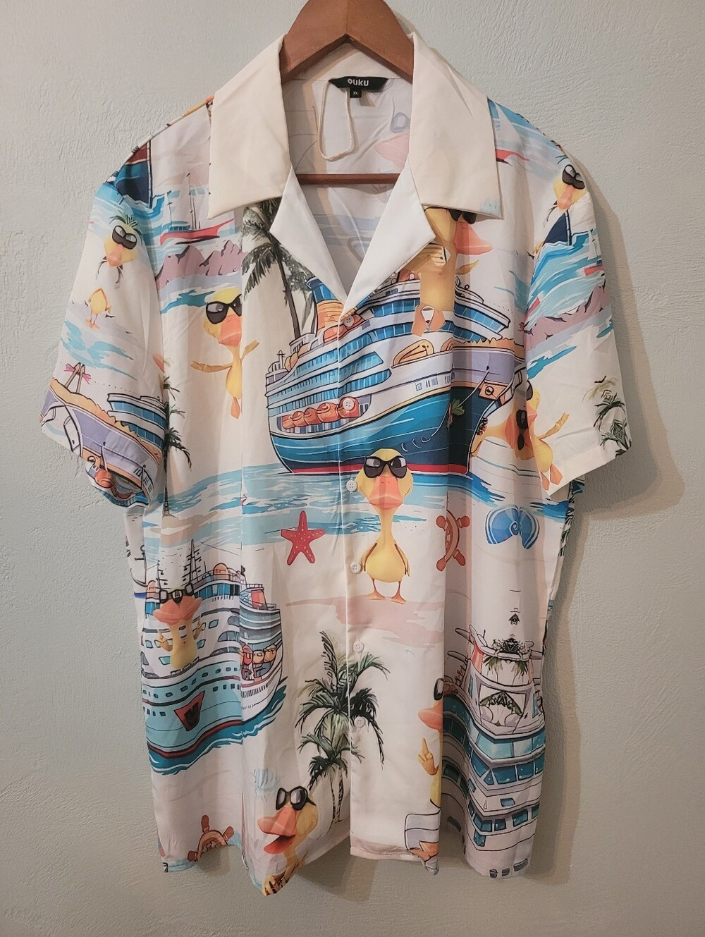 Unique Men's Always On Vacation Flowy Shirt Size XL New Without Tag!